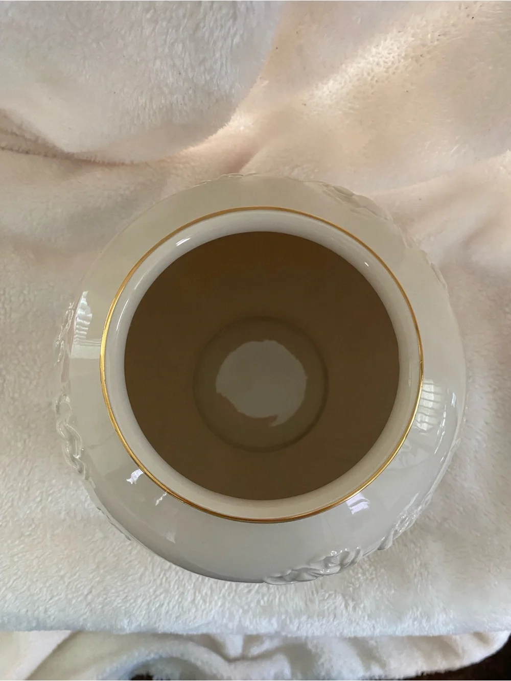 Gorgeous Lenox Cream Tulip Embossed Ceramic Vase with Gold Trim